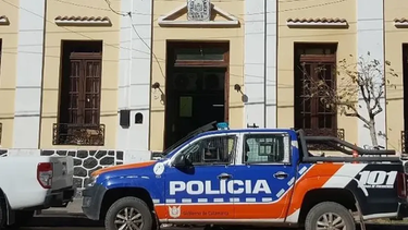 aprehendieron a un hombre por agredir a policias y abusar de dos adolescentes