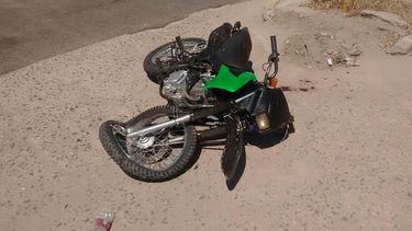 Motociclista herido tras chocar contra un auto en la zona norte