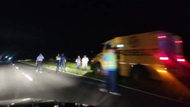 un camion de caudales perdio dinero en medio de la ruta 12