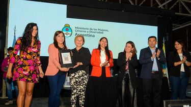 Promotoras territoriales recibieron sus tablets del programa Conectadas Por La Democracia