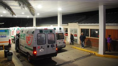 El conductor de una camioneta chocó a una motociclista y huyó