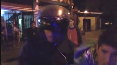 Se conoció el video de la agresión policial al camarógrafo