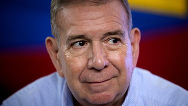 edmundo gonzalez urrutia llego a espana para recibir asilo politico