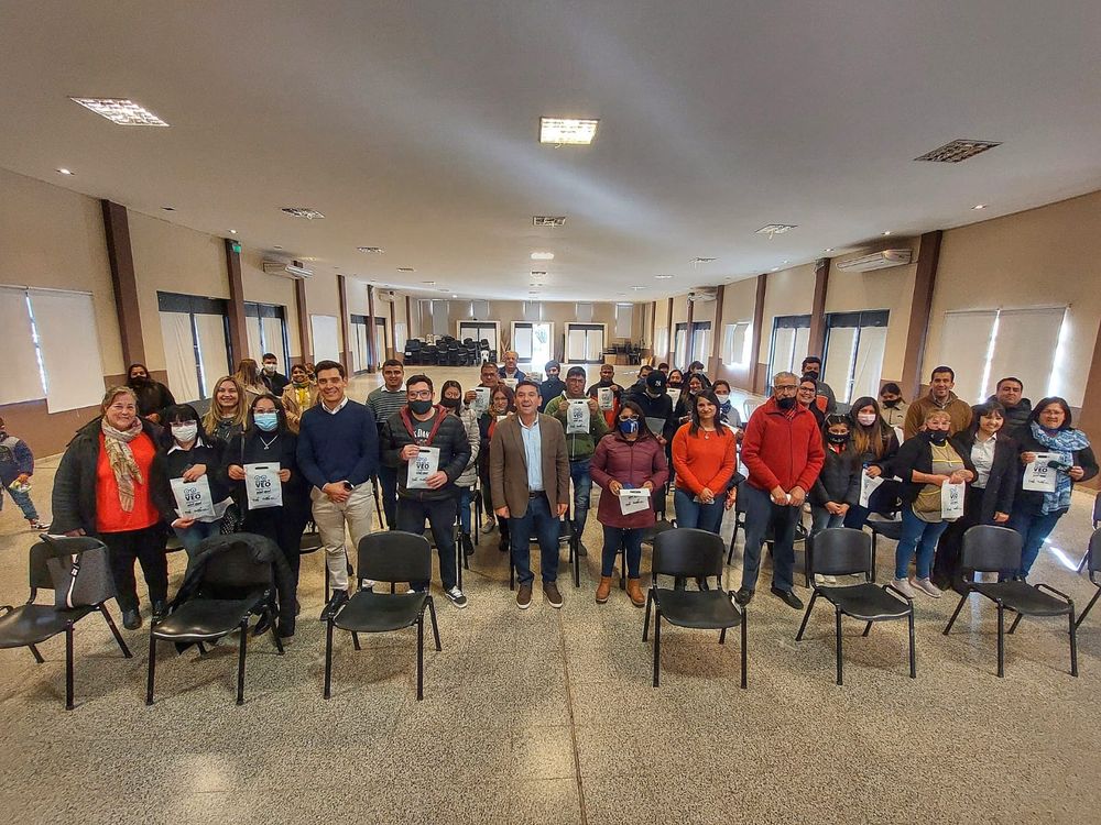 Entregan anteojos recetados a 35 beneficiarios en FME