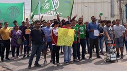 Municipales cesanteados de Recreo cortan Ruta Nacional 157