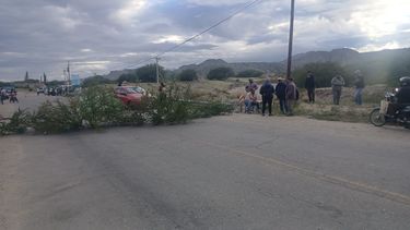 reclamo salarial en santa maria: municipales cortan las rutas 40 y 17