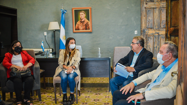 se acordo un extra de $ 5 mil para becados del catamarca incluye