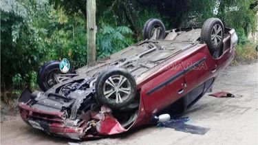 Impactante vuelco de un auto en Valle Viejo