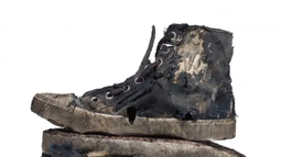 La marca Balenciaga vende zapatillas rotas a un precio exorbitante