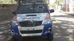 Un joven motociclista chocó contra un caballo