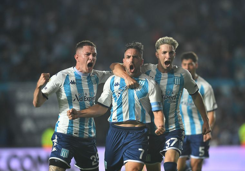 Moreno. Celebra uno de los goles de Racing ante Belgrano.