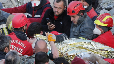 Turquía: rescataron a un chico de 13 años después de 182 horas del terremoto