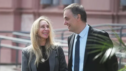 Sin protección de El Jefe no hay paraíso: Manuel Adorni sobrevive bajo el ala de Karina Milei Sin protección de El Jefe no hay paraíso: Manuel Adorni sobrevive bajo el ala de Karina Milei