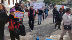 Jubilados volvieron a marchar y exigieron mejoras en haberes y prestaciones Jubilados volvieron a marchar y exigieron mejoras en haberes y prestaciones