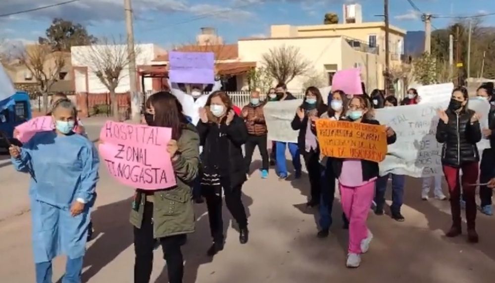 Reclamo en Tinogasta. El malestar es generalizado en todas las áreas. Dicen que faltan médicos.