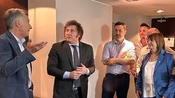 Pacto en ciernes. El acuerdo que Milei yMacri están explorando incluye la conformación de un bloque sólido delegisladores.
