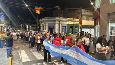 docentes autoconvocados se movilizaron ayer por la tarde