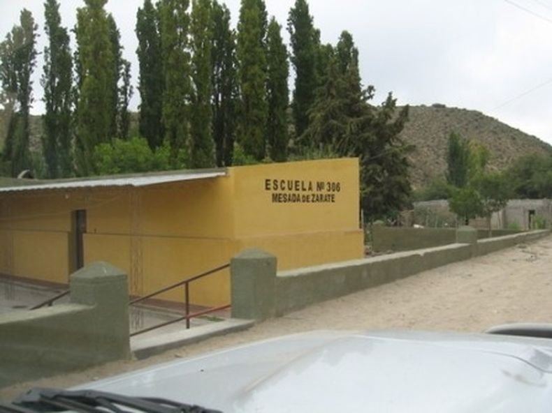 Escuela - Mesada de Zarate