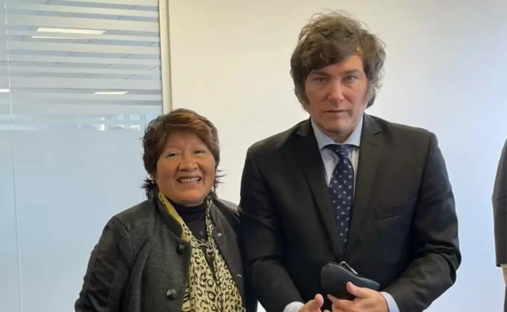 La senadora con Milei.