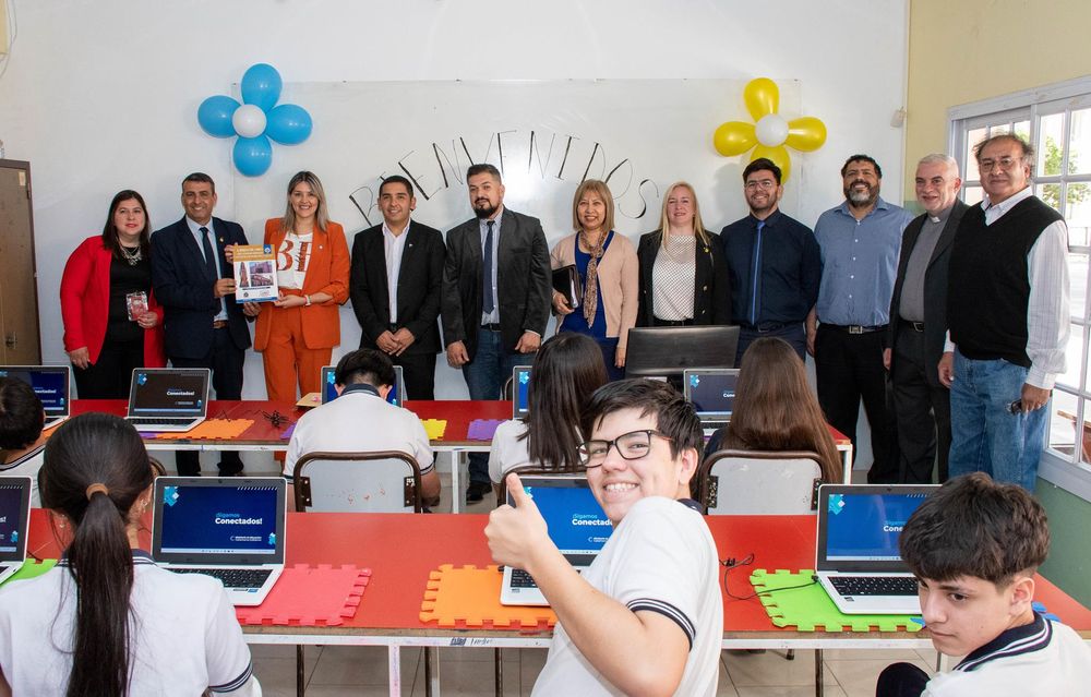 Salas de informática. albergarán a niños de inicial, primario y secundario.