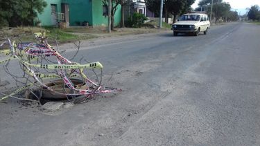 La tapa de una cloaca causó dos accidentes en Valle Viejo