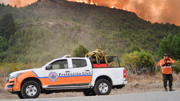 Siguen los incendios en Chubut: más de 500 brigadistas combaten las llamas Siguen los incendios en Chubut: más de 500 brigadistas combaten las llamas