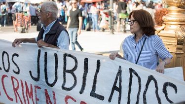 Jubilados y clase media, los grandes perdedores en el arranque del gobierno de Milei