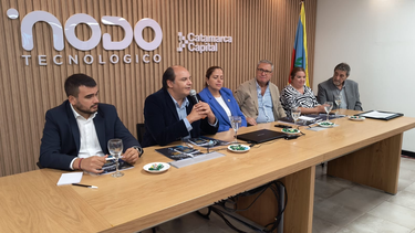 Gustavo Saadi anunció que los periodistas tendrán su casa en un predio comunal de la Capital