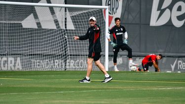 coudet debuta como dt de river ante huracan