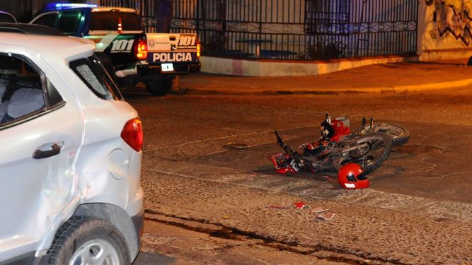 Adolescente en moto terminó hospitalizado