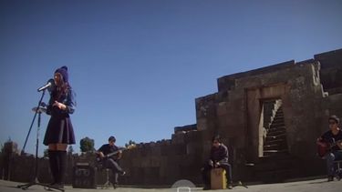 Cantó un éxito de Michael Jackson en quechua y la rompió
