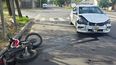 accidente vial: motociclista impacto contra un taxi en el norte de la capital accidente vial: motociclista impacto contra un taxi en el norte de la capital