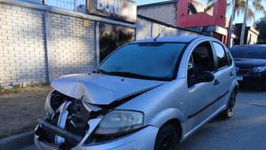 un conductor alcoholizado provoco un choque multiple: un patrullero sufrio danos