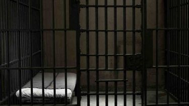Conmoción: un comisario apareció muerto en una celda