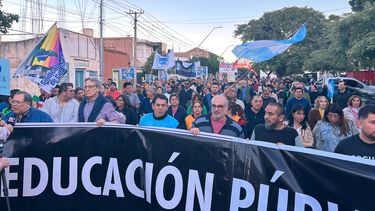 Multitudinaria. La movilización de ayer contó con el apoyo de múltiples sectores contra el ajuste a las universidades.