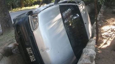 Dejó abandonado el auto