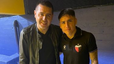 El apuntado. Riquelme quiere al delantero de Colón, Facundo Farías, y ya hubo oferta para incorporarlo.