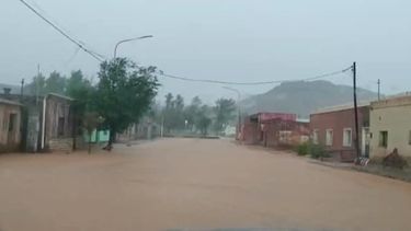 Inundada. Una de las calles principales de Antofagasta de la Sierra.&nbsp;