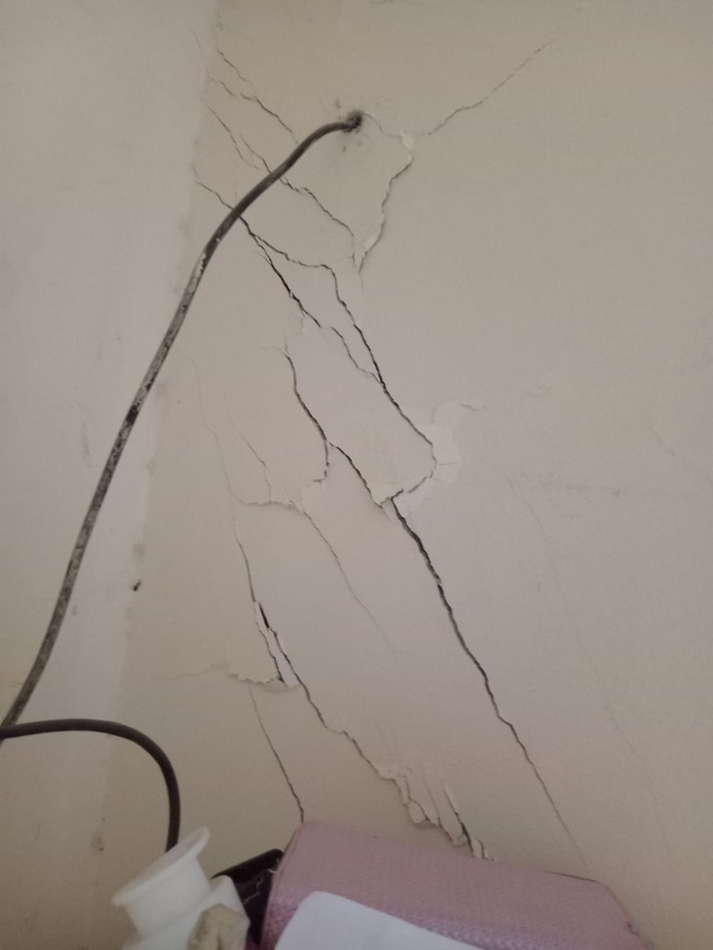 grieta en vivienda del 50 vv norte 12.jpg