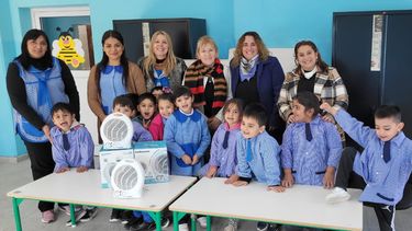 Continúa la entrega de mobiliario para jardines de infantes de la provincia