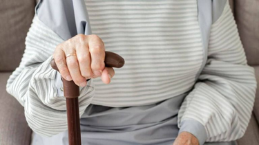 un joven mato a su abuela de 80 anos a bastonazos