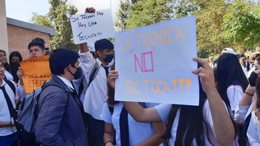caliente reclamo de alumnos, padres y docentes de la epet de belen