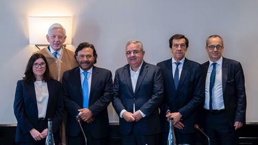 El gobernador Raúl Jalil y ejecutivos de Rio Tinto durante la reunión sobre los proyectos de litio en Catamarca.