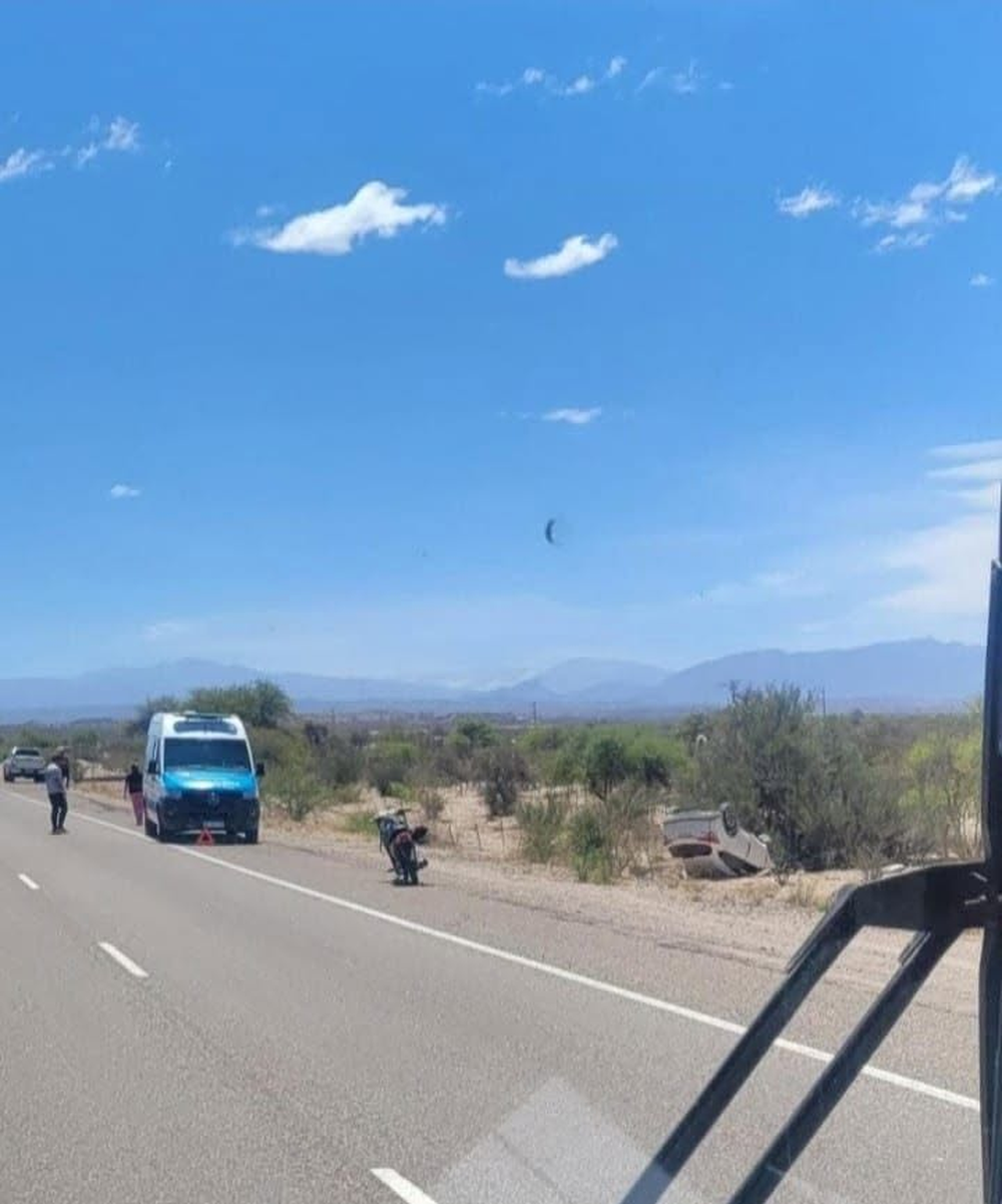 Dos personas fallecieron tras un trágico vuelco sobre la Ruta Nacional 40