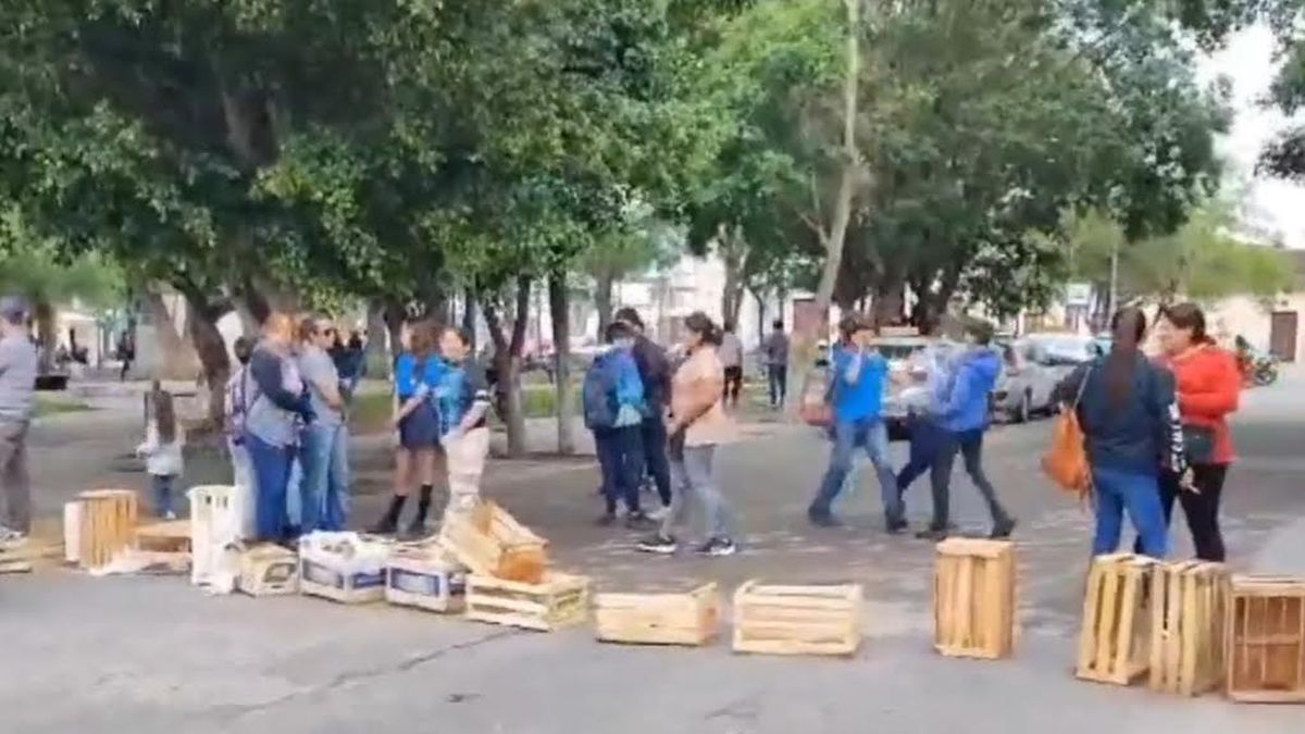 Corte de ruta de alumnos de la escuela municipal de Valle Viejo