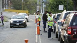 Evitó un control y atropelló a un peatón