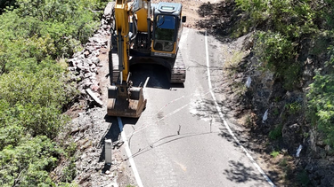 vialidad comenzo con los trabajos de reparacion en la cuesta de el portezuelo