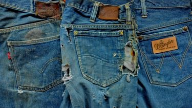 se van del pais dos marcas clasicas del jeans: wrangler y lee