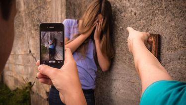 Una joven denunció a dos rugbiers por difundir fotos íntimas suyas