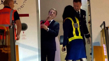 el incidente de pareja entre macron y su esposa sacude a francia